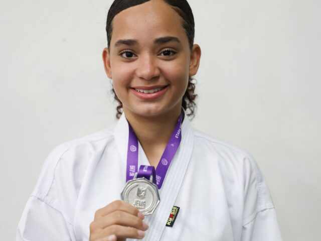 Karateka Cailany Emanuela orgulho de Janaúba.
